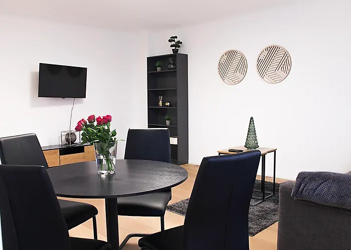 Spacious With Free Parking Apartment