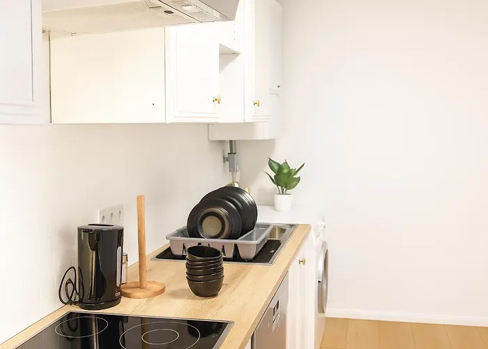 Apartment Spacious With Free Parking